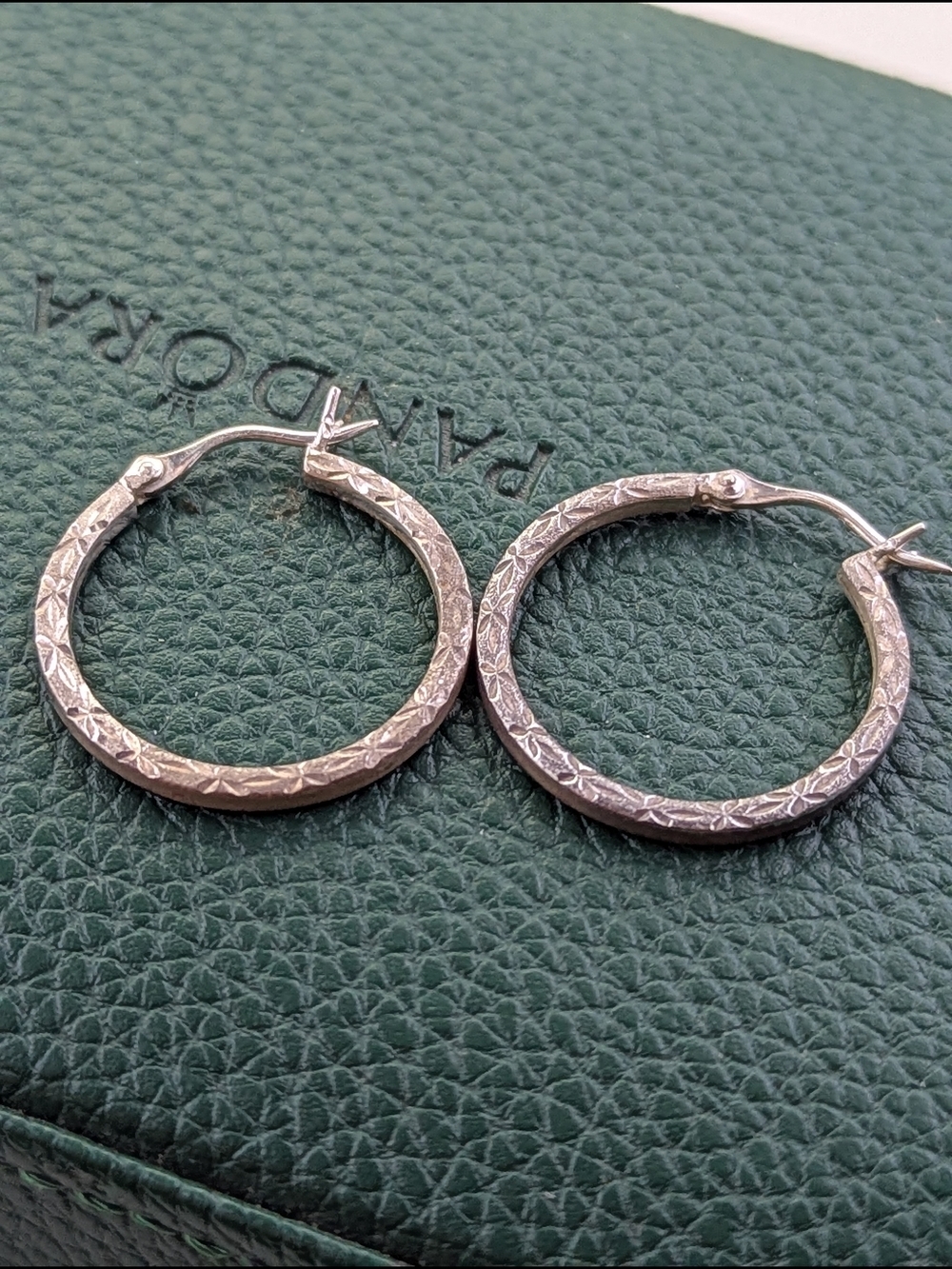 ✨ Sterling Silver Patterned Hoop Earrings ✨ - Picture 2 of 3